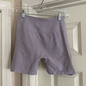 Alphalete Amplify Shorts 4.5’’ - Misty Lilac